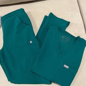 Like new figs scrubs hunter green set XS